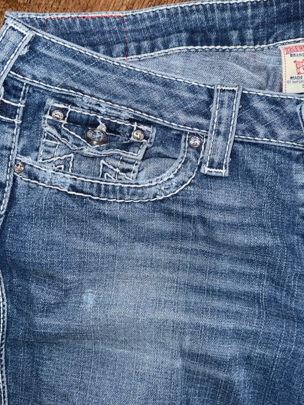 Women’s True Religion Blue Wash Flared Jeans - Picture 5 of 6